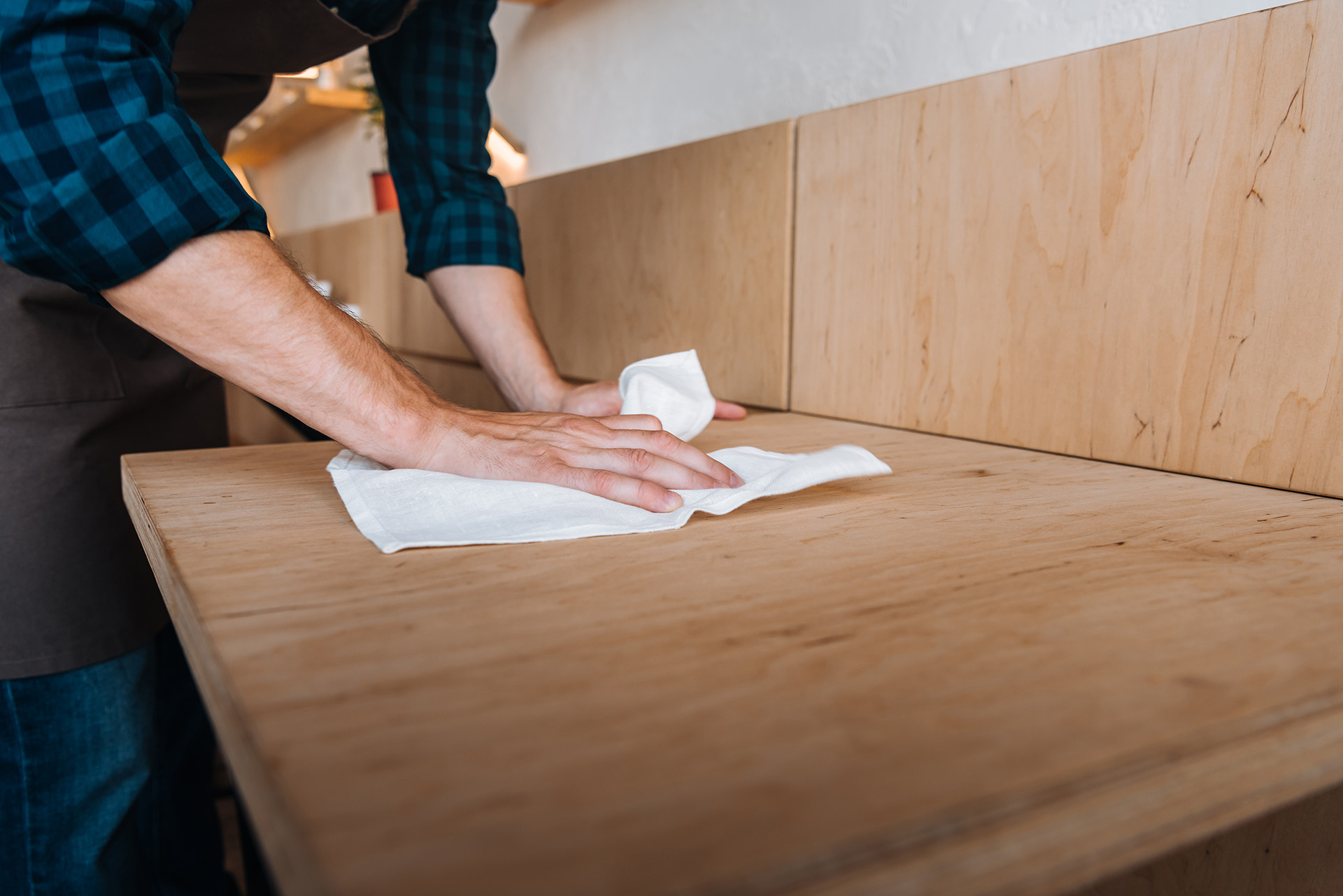Čištění dřevěného nábytku / How to clean wooden furniture